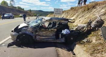 Acidente mata adolescente e deixa outras três pessoas feridas após caminhão invadir pista e atingir carro na BR-414